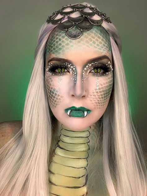 Snake Makeup Tutorial, Snake Eye Makeup Look, Snake Face Makeup, Snake Makeup Look Easy, Halloween Medusa Makeup, Snake Makeup Halloween, Snake Halloween Makeup, Snake Makeup Look, Medusa Makeup Halloween