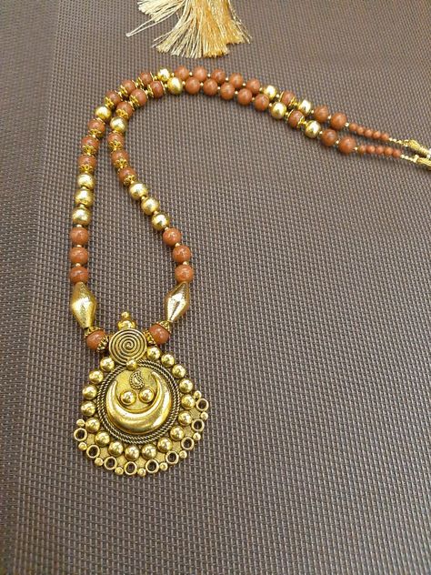 Dholki Beads, Antique Gold Pendant, Sand Stone, Stone Jewellery, Gold Sand, Beads Pendant, Beaded Jewellery, Beaded Jewelry Designs, Traditional Jewelry