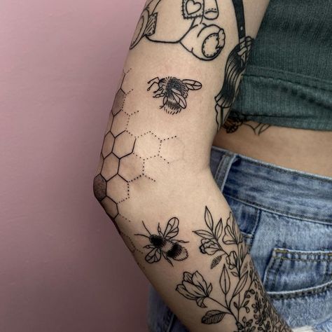 Lace Elbow Tattoo, Honeycomb Tattoo Elbow, Elbow Bee Tattoo, Women’s Simple Tattoos, Best Elbow Tattoos, Nature Elbow Tattoos For Women, Front Of Elbow Tattoo, Bending Elbow Tattoo, Honey Comb Elbow Tattoo