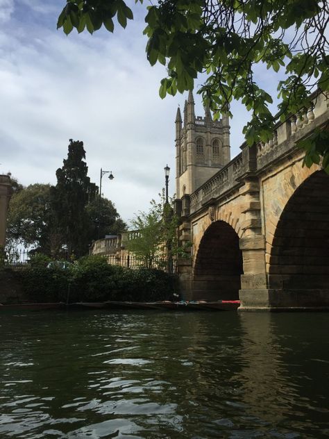 You can't visit Oxford without going punting! Head to Magdalen Bridge to begin your punting experience in Oxford. Magdalen College, Oxford Uk, Travel Nursing, The Cotswolds, Oxford University, Cheap Travel, Historic Buildings, Travel Book, Travel Insurance