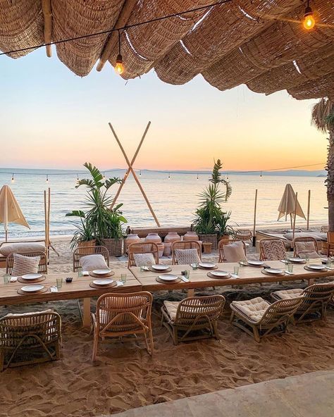 Seda y Nacar Cesme Turkey, Turkey Beach, Al Fresco Dinner, Turkey Photos, Comfy Living Room, Before Sunset, Turkey Travel, Sunset Beach, Outdoor Landscaping