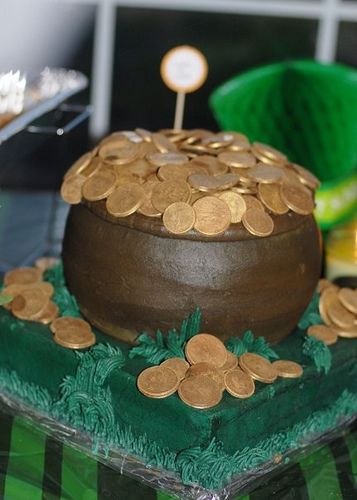 St. Patrick's Day pot of gold cake Pot Of Gold Cake, Erin Johnson, Gold Birthday Cake, White Frosting, Cake Decorating Ideas, Saint Patties, Gold Cake, New Normal, Gorgeous Cakes