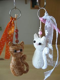 crochet cats pattern Crocheted Keychains, Kat Haken, Pola Topi, Confection Au Crochet, Crochet Keychain Pattern, Pola Amigurumi, Haken Baby, Knitting Bags, Crochet Diy