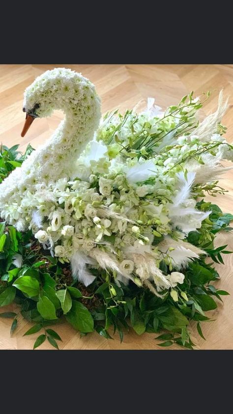 Animal Floral Arrangements, Animal Flower Arrangements, Tropical Floral Arrangements, Tropical Flower Arrangements, Easter Flower Arrangements, Flower Decorations Diy, Church Flower Arrangements, Creative Flower Arrangements, Flower Gift Ideas