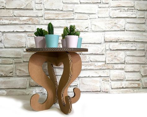 Boho display table cardboard furniture for craft show Eco friendly oak display #bottegadicartone #cardoard #craftshowdisplay Cardboard Table, Boho Display, Cardboard Furniture Design, Vespa 50 Special, Table Riser, Vespa 50, Supermarket Display, Craft Market, Cardboard Display