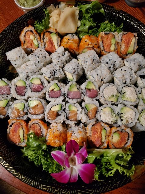 Christmas sushi tray #food #meal #foods #healthyfood #keto Sushi Tray Party, Sushi Tray, Graduation Food, Sushi Design, Appetizer Trays, Snack Board, 1st Birthday Party Themes, Birthday Brunch, Grazing Tables