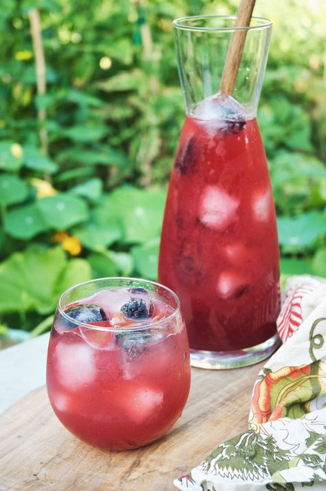 Juiced spring berry, gin and rosé sangria Gin Sangria, Berry Gin, Rosé Sangria, Berry Sangria, Drink Recipies, Rose Sangria, Good Coffee, Sangria Recipes, Pretty Drinks