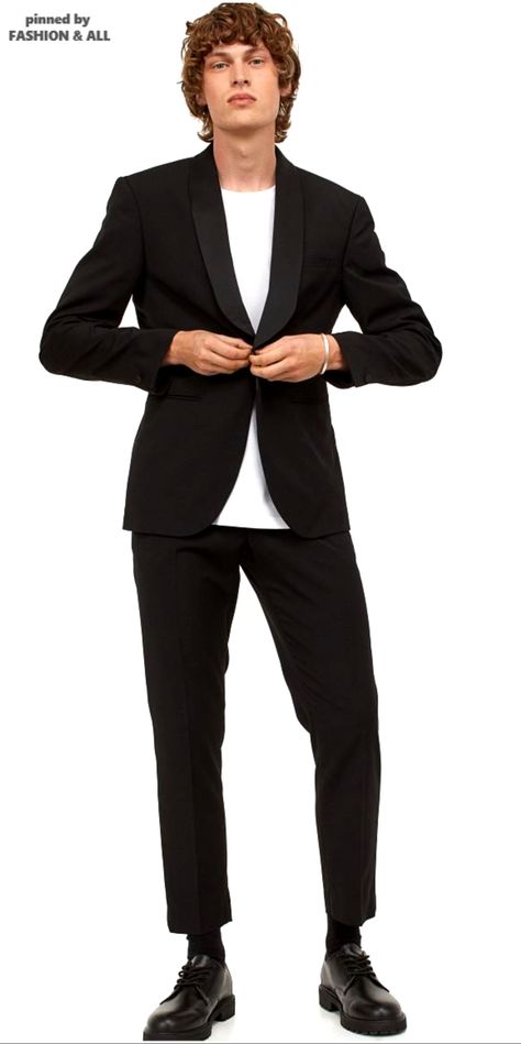 Tuxedo casual is exactly what it sounds like, tuxedos worn in a casual environment in a less formal way. Style your tux with a white t-shirt and derby shoes. Perfect. #tuxedo #look #casual #casuallook #menwear #menstyle #mensfashion Tuxedo Tshirt, Groom Suits, Creative Cocktail, Fashion Guide, Men Style Tips, Groom Suit, Tuxedos, Derby Shoes, Look Casual