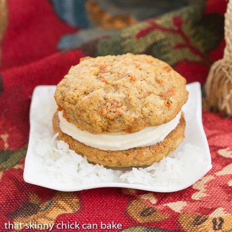 Carrot Cake Whoopie Pies Carrot Cake Whoopie Pies, Cake Whoopie Pies, Carrot Cake Sandwich Cookies, Whoopi Pies, Whoopie Pie Recipe, Carrot Cookies, Carrot Cake Cookies, Whoopie Pie, Carrot Cake Cupcakes