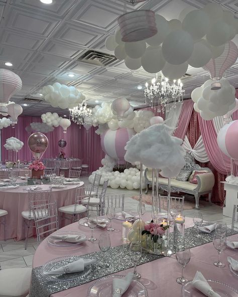 Dream Birthday Party Theme, Extravagant Baby Shower Ideas, Big Baby Shower Ideas, Aviation Baby Shower Ideas, Boujee Baby Shower Ideas, Dream Baby Shower Theme, Fancy Baby Shower Ideas, Heaven Themed Party, Dreamy Baby Shower Theme