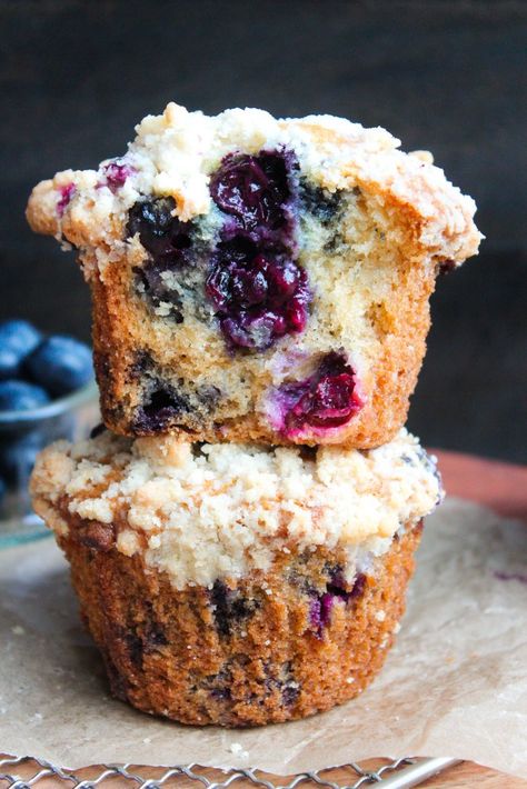 Bakery Style Lemon Blueberry Muffins, Blueberry Muffins Bakery Style, How To Make Blueberry Muffins, Blueberry Muffins Sour Cream, Blueberry Muffins With Sour Cream, Blueberry Sour Cream Muffins, Taffey Bakery, Blueberries Muffins, Sour Cream Blueberry Muffins