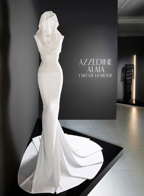 'Azzedine Alaïa: L'Art de la Mode' | SCAD FASH Museum of Fashion + Film Ideal Image, Creative Careers, Azzedine Alaia, Naomi Campbell, The Masters, Tunisia, Sculptor, Mermaid Wedding Dress, World Of Fashion