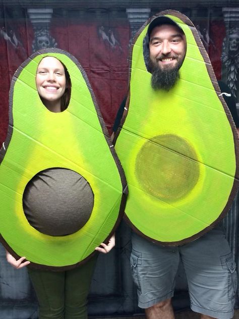 Creative Couple Halloween Costumes, Pregnant Couple Halloween Costumes, Punny Halloween Costumes, Halloween Costume Funny, Pregnancy Costumes, Unique Couple Halloween Costumes, Pregnant Halloween Costumes, Halloween Costumes For 3, Couples Friends