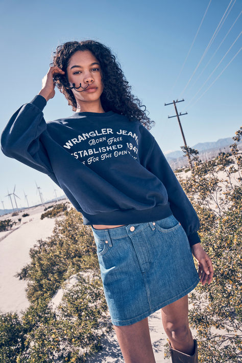 Be comfortable and cozy as temperatures cool down in the Wrangler Born Free Oversized Sweatshirt. The classic crew neck features a retro-inspired graphic and soft feel. Fall Styles For Women, Wrangler Women, Born Free, Fall Styles, Free Jeans, Fall Essentials, True Nature, Open Road, Oversized Sweatshirt