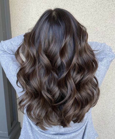 Gorgeous Brown Hair, Mocha Hair, Black Hair Balayage, Brown Hair Looks, Brown Hair Inspo, Brunette Hair With Highlights, Hairstyles For Layered Hair, Brunette Balayage Hair, Brown Hair Balayage