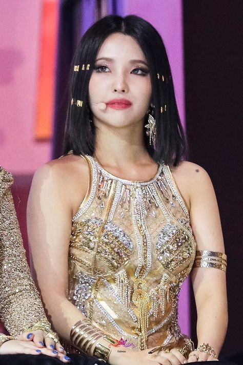 Soyeon Black Hair, Soyeon Short Hair, South Korean Girl, G-idle Soyeon, Title Song, Kpop Girl Bands, Cube Entertainment, Girl Bands, Woman Crush