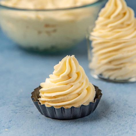 How To Make Perfect Cream Cheese Frosting French Buttercream Frosting Recipe, French Buttercream, French Vanilla Cake, Frosting Recipes Easy, French Cream, French Butter, Cake Frosting Recipe, Delicious Sweets, Icing Frosting