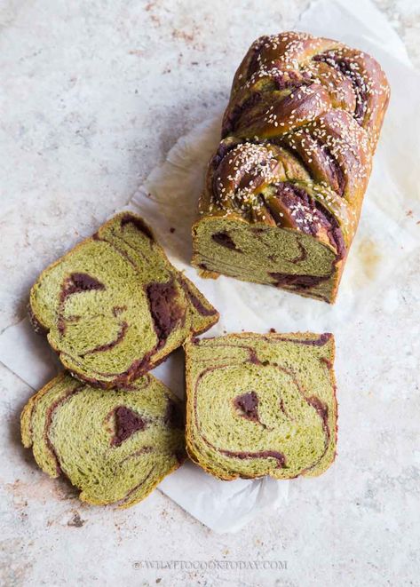 Braided Matcha Red Beans Milk Bread Red Bean Bread, Matcha Red Bean, Red Bean Dessert, Angle Foto, Matcha Bread, Green Tea Dessert, Tea Desserts, Milk Bread Recipe, Sweet Red Bean Paste