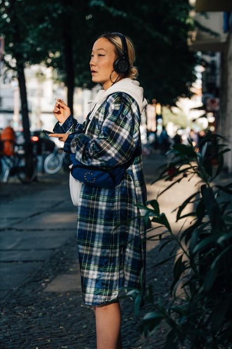 Berlin Fashion Week street style Berlin Fashion Week Street Style, Vogue Subscription, Marina Hoermanseder, Oversized Hat, Berlin Fashion Week, Berlin Fashion, Vogue Australia, Benz S, The Best Street Style