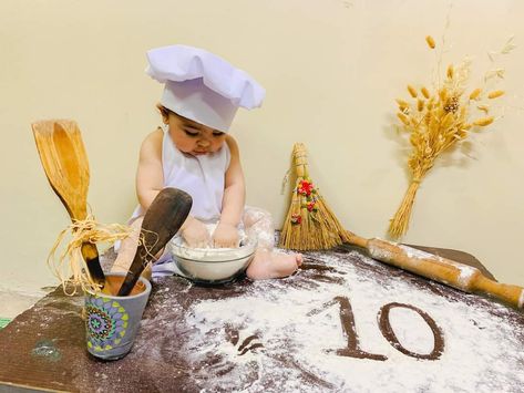 7 Month Baby, Baby Chef, Baby Photography Poses, Baby Boy Newborn Pictures, Baby Boy Newborn Photography, Baby Milestones Pictures, Monthly Baby Pictures, Baby Milestone Photos, Monthly Baby Photos