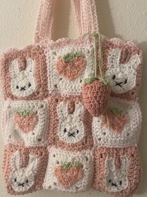 Cute Aesthetic Crochet Ideas, Crochet Ideas Pictures, Cute Crochet Designs, Crochet Projects Pictures, Pink Crotchet Ideas, Crochet Ideas Aesthetic Easy, Aesthetic Crochet Pictures, Chrocet Idea Cute, Miffy Granny Square Pattern