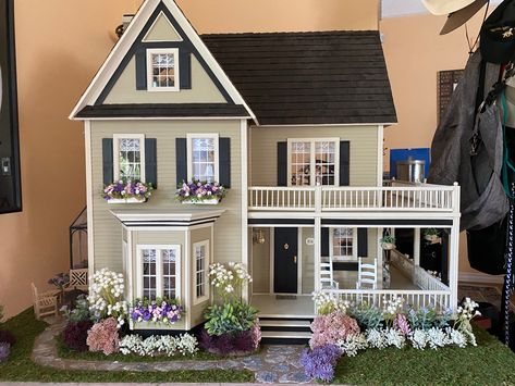 Fancy Doll Houses, Victoria's Farmhouse Dollhouse Exterior, Barbie House Exterior, Bloxburg Dollhouse, Victoria's Farmhouse Dollhouse Interior, Dollhouse Painting Ideas Exterior, Dollhouse Exterior Ideas Color Schemes, Victoria Dollhouse, Victoria Farmhouse Dollhouse