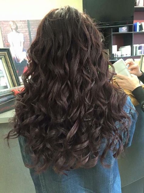 Long Brown Permed Hair, Long Brunette Hair Curly, Black 2b Hair, Brown Permed Hair, Healthy Wavy Hair, Curly Hair Dark Brown, Hairstyles For Curly Hair Natural, Hair Styles Curly Hairstyles, Dark Brown Curly Hair