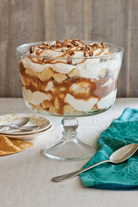 Caramel Cake Trifle - Taste of the South                                                                                                                                                                                 Plus Caramel Trifle, Trifle Bowl Recipes, Cake Trifle, Trifle Cake, Trifle Dessert Recipes, Trifle Dish, Trifle Pudding, Christmas Easy, Trifle Bowl