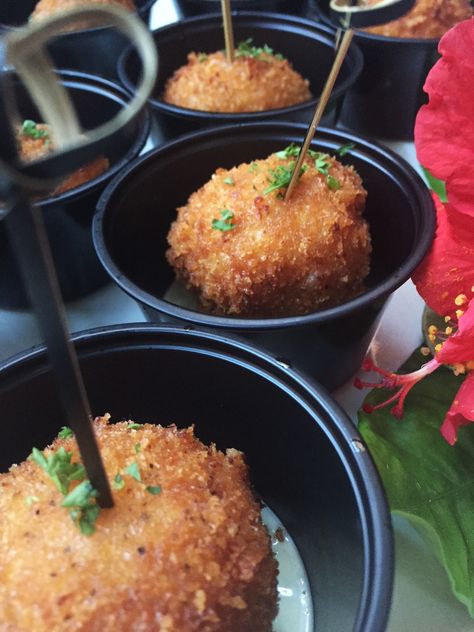 Mac Cheese Balls, Appetizers Wedding, Fried Mac N Cheese Balls, Passed Appetizers, Mac N Cheese Balls, Mac And Cheese Bites, Los Angeles Hollywood, Cheese Balls, Mac Cheese