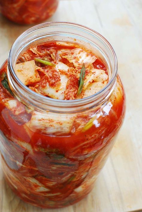 Koreansk Mad, Easy Kimchi, Korean Kimchi, Kimchi Recipe, Fermentation Recipes, Korean Cooking, Kim Chi, Fermented Vegetables, K Food