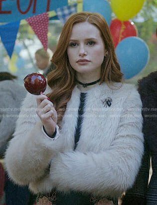 WornOnTV: Cheryl's fur jacket and embellished leather skirt on Riverdale | Madelaine Petsch | Clothes and Wardrobe from TV Cheryl Blossom Outfits, Cheryl Blossom Aesthetic, Riverdale Outfits, Riverdale Fashion, Cheryl Blossom Riverdale, Riverdale Cheryl, Riverdale Aesthetic, Black Short Sleeve Dress, Bonnie Bennett