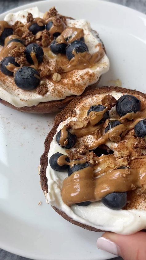 @onemightymill blueberry bagels make for a delish #toasttuesday 😍🫐🥯 Top with some yogurt, peanut butter, fresh blueberries, honey… | Instagram Blueberry Bagel Sandwich Ideas, Healthy Breakfast With Bagels, Vegan Bagel Ideas, Morning Bagel Ideas, Blueberry Bagel Toppings, Sweet Bagel Toppings, Bagel Toppings Breakfast, Healthy Bagel Toppings, Bagel Fillings Ideas