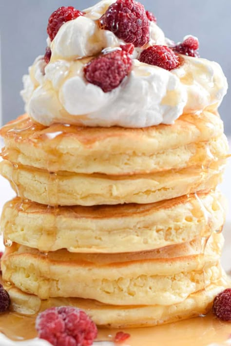 Fluffy Pancakes {With Self-Rising Flour!} - Lynn's Way of Life Pancake Recipe Using Self Rising Flour, Pancake Recipe Easy Fluffy, Easy Homemade Pancakes, Pancake Mix Recipe, Homemade Pancake Mix, Light And Fluffy Pancakes, Fluffy Pancake Recipe, Homemade Pancake Recipe, Best Pancake Recipe