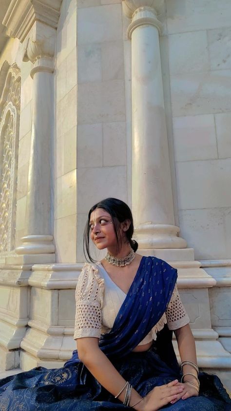 Iskcon | Vrindavan Gopi Look Photoshoot, Vrindavan Saree Look, Vrindavan Photography Poses, Vrindavan Outfit Ideas Women, Vrindavan Outfit, Vrindavan Outfit Ideas, Radha Outfit, Gopi Dress Vrindavan, Mero Vrindavan