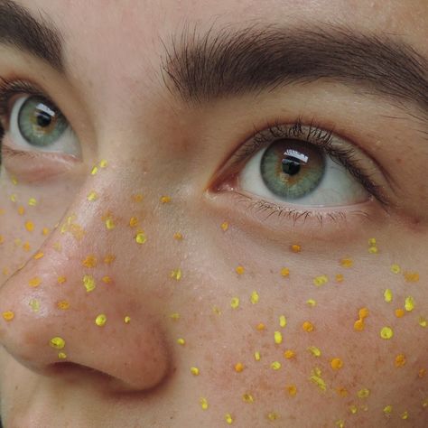 Hufflepuff Aesthetic, Aesthetic Eyes, Yellow Aesthetic, 인물 사진, Mellow Yellow, Dragon Age, Aesthetic Photo, Beautiful Eyes, Maquillaje De Ojos