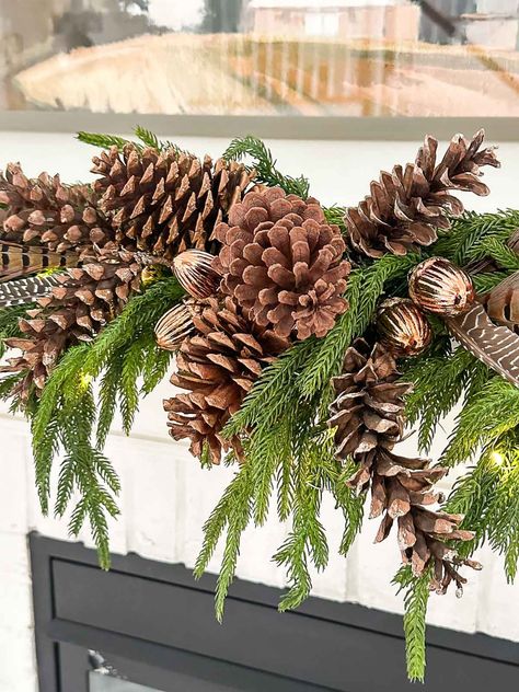 Pinecones are Christmas decorating gold. Here are 8 ways and lots of ideas to pinecones in your Christmas decor. Decorating With Pinecones, Stairway Decor, Pine Cone Christmas Decorations, Pine Cone Christmas Tree, Decorating For Christmas, Christmas Mantel, Pine Cone Decorations, Pine Cone Crafts, Christmas Arrangements