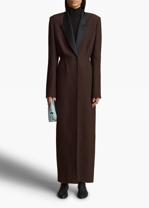 A tailored, single-breasted silhouette distinguished by an elongated profile. With satin lapels, nipped waist, chest pockets, and welt pockets. Chocolate Brown Wool Coat, Dark Brown Coat, Long Jacket For Women, Build Wardrobe, Amsterdam Winter, Trend Coat, Minimalist Wardrobe Capsule, Brown Wool Coat, Long Jackets For Women