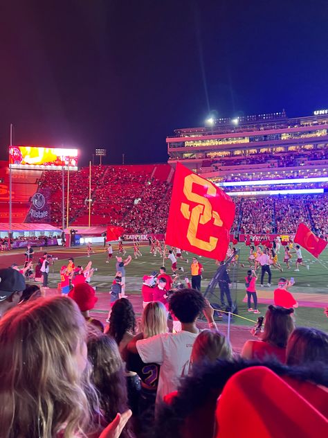 Football game. College football game. USC. University of Southern California. Night game. Lights. Flags. Usc Gould Law, Usc University Aesthetic, Usc College Aesthetic, Southern College Aesthetic, Usc Aesthetic Campus, University Of Southern California Aesthetic, College In California, Usc Acceptance Letter, Usc Acceptance