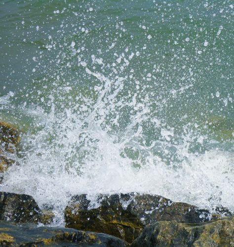 Splash!  - Waves Hitting Rocks Water Hitting Rocks, Waves Hitting Rocks, Wave Paintings, Wave Photo, Wave Rock, Waves Photos, Rock Aesthetic, Visual Narrative, Nice Pic