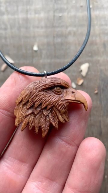 Wooden Jewelery, Hand Carved Jewelry, Simple Wood Carving, Wood Jewelery, Carved Jewelry, Wood Carving Ideas, Pendant Ideas, Wood Art Projects, Dremel Wood Carving