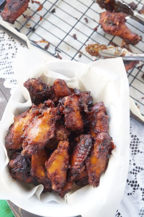 Jollof - chicken - wings - naijafoodie - 9jafoodie - christmas Nigerian Meals, Nigerian Food Recipes, Nigerian Foods, Nigerian Dishes, Nigeria Food, Cooking Chicken Wings, West African Food, African Foods, Nigerian Recipes