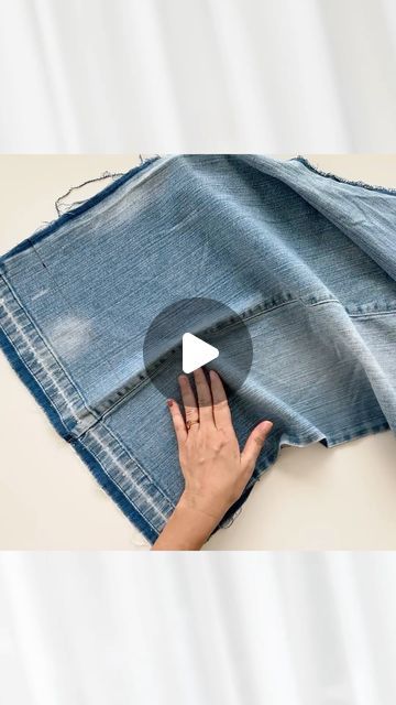 Denim Jean Bag Diy, Diy Denim Crossbody Bag Tutorial, Denim Totes Diy Bag Patterns, Denim Bag Patterns Free, Diy Denim Bag Pattern, Denim Tote Bags Diy, Jean Tote Bag Diy, Denim Bags From Jeans Diy, Jean Purses Ideas Recycled Denim