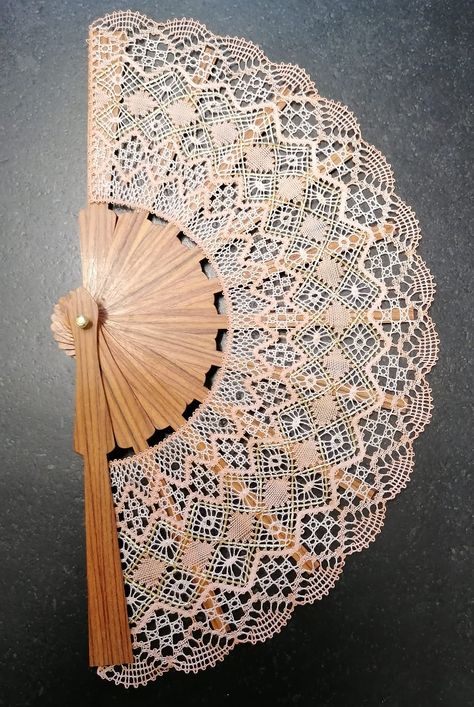 Marie-Hélène Marrel --- Modèle de... - Dentelles aux Fuseaux Bobbin Lace Patterns, Bobbin Lace, Lace Patterns, Couture, Lace, Pattern