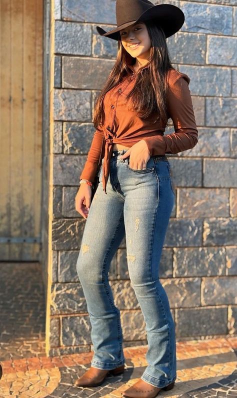 Latina Western Outfits, Mexican Country Outfits, Mexican Cowgirl Outfits, Latina Cowgirl Outfits, Country Fest Outfits, Cowboy Outfits For Women, American Cowgirl, Cute Cowgirl Outfits, Cowgirl Style Outfits