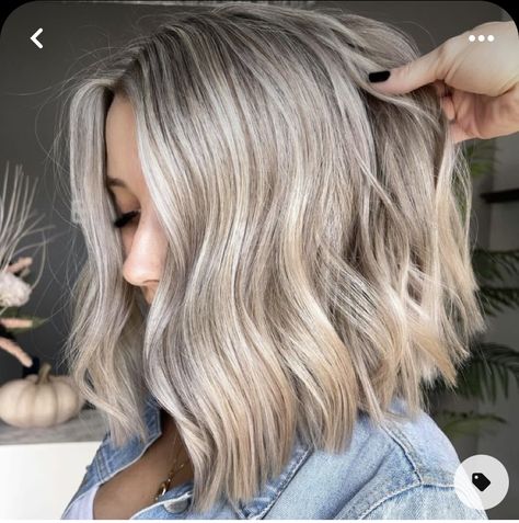 Silver Hair Styles, Blue Silver Hair, Choppy Bobs, Cool Blonde Hair Colour, Caramel Blonde Hair, Stylist Tips, Icy Blonde Hair, Going Blonde, Hair 2022