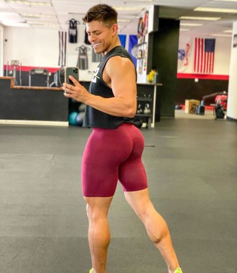 Jeff Seid, Gym Outfit Men, Lycra Men, Beefy Men, Soccer Guys, Fitness Inspiration Body, Fashion For Men, Athletic Men, Muscle Men