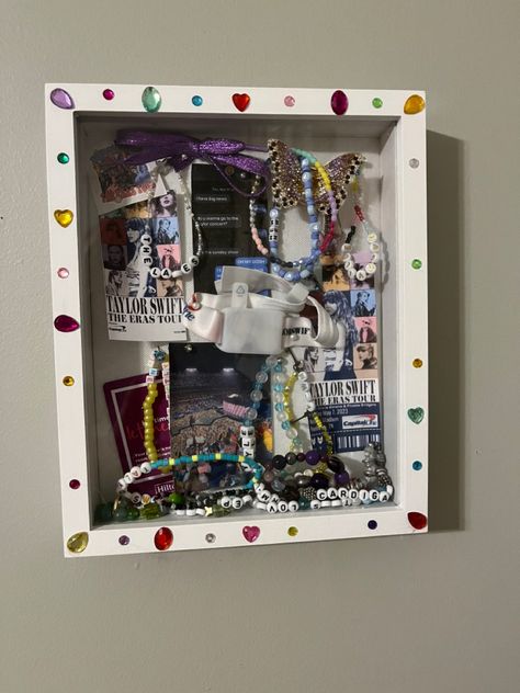 Taylor Swift Popcorn Bucket Ideas, Shadowbox Eras Tour, Taylor Swift Shadow Box Ideas, Shadow Box Concert, Eras Tour Memory Frame, Eras Tour Shadow Box Ideas, Eras Tour Memory, Eras Outfits, Beachy Room