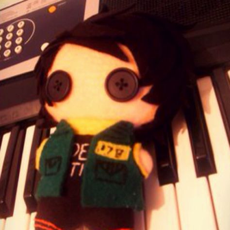 Fun Ghoul plush............awwwww Scene Plushies, Lain Plush, Omori Plushies Official, Homestuck Scalemate Plush, Mcr Funko Pop, My Chemical Romance Wallpaper, Frank Lero, Emo Kid, Cool Rocks