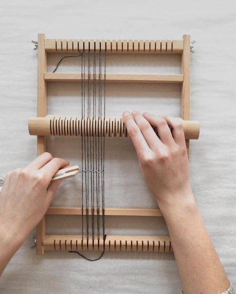 Ania Grzeszek on Instagram: “There are many ways to warp a frame loom but this is how I do it - I published it as a post on my blog. A lot of my customers on Etsy keep…” Heddle Bar, Lap Loom, Bead Loom Kits, Weaving Loom Diy, Weaving Loom Projects, Weaving Wall Hanging, Rigid Heddle Weaving, Types Of Weaving, Loom Jewelry