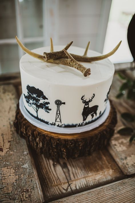 Groom Hunting Cake, Groomsman Cake Hunting, Grooms Cake Hunting Deer, Outdoors Grooms Cake, Deer Birthday Cake For Men, Outdoorsman Grooms Cake, Grooms Cake Tractor, Grooms Hunting Cake Ideas, Simple Hunting Cake